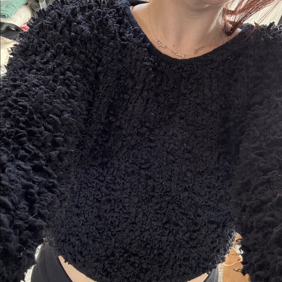 Elizabeth and James Black Textured Crewneck Fuzzy Sweater size M - Picture 3 of 8